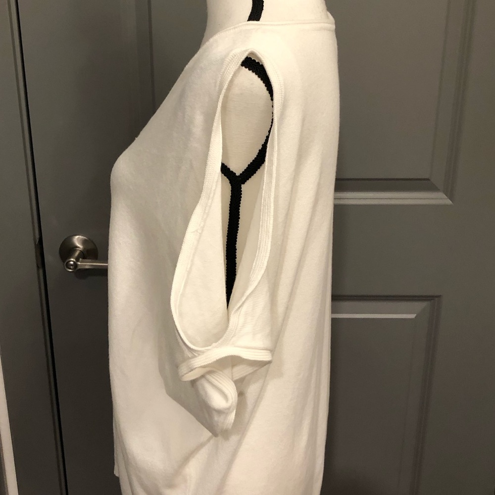 Joseph A Creamy White Sweater Top - Picture 2 of 3